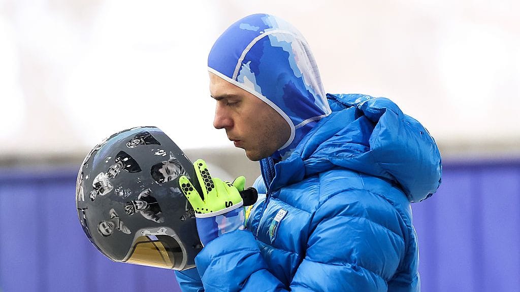 Vladyslav Heraskevytsh ja kohua herättänyt kypärä.