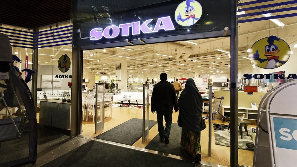 Kuvituskuvassa huonekaluliike Sotkan sisäänkäynti Kauppakeskus Lanternassa Helsingissä kesäkuussa 2017.