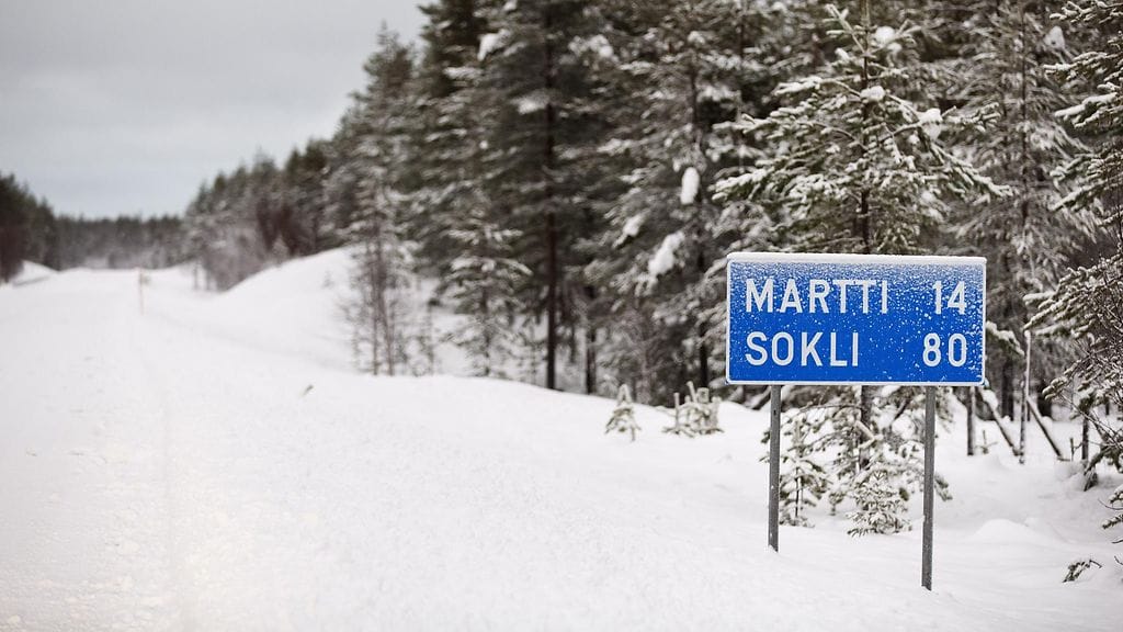 Tienviitta näytti matkan Marttiin ja Sokliin Savukoskella joulukuussa 2014.