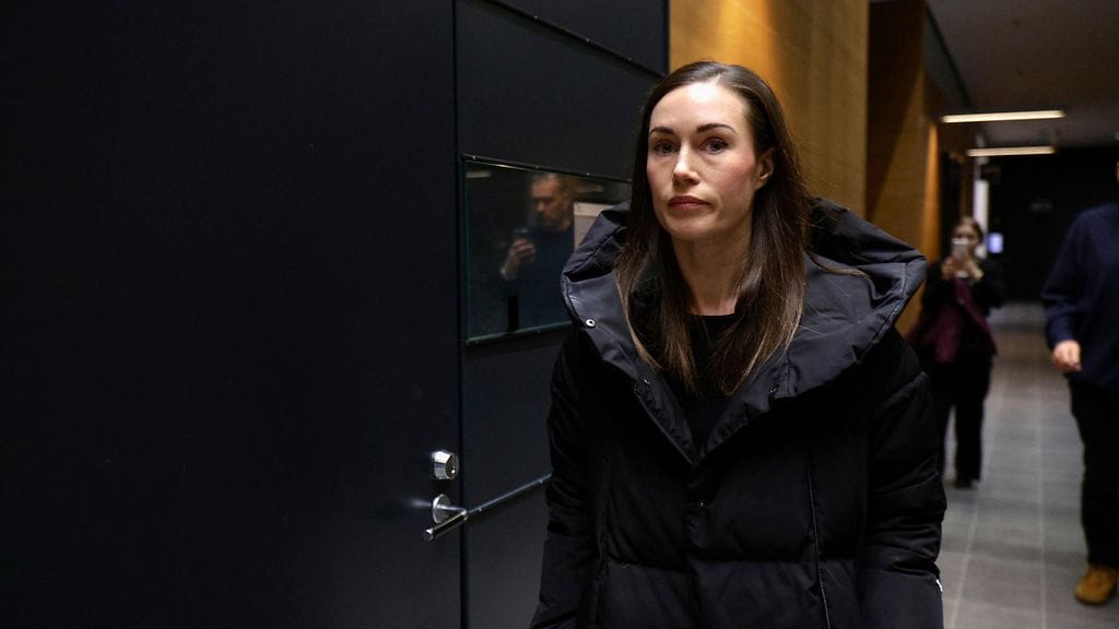 Sanna Marin saapumassa oikeuteen tänä aamuna.