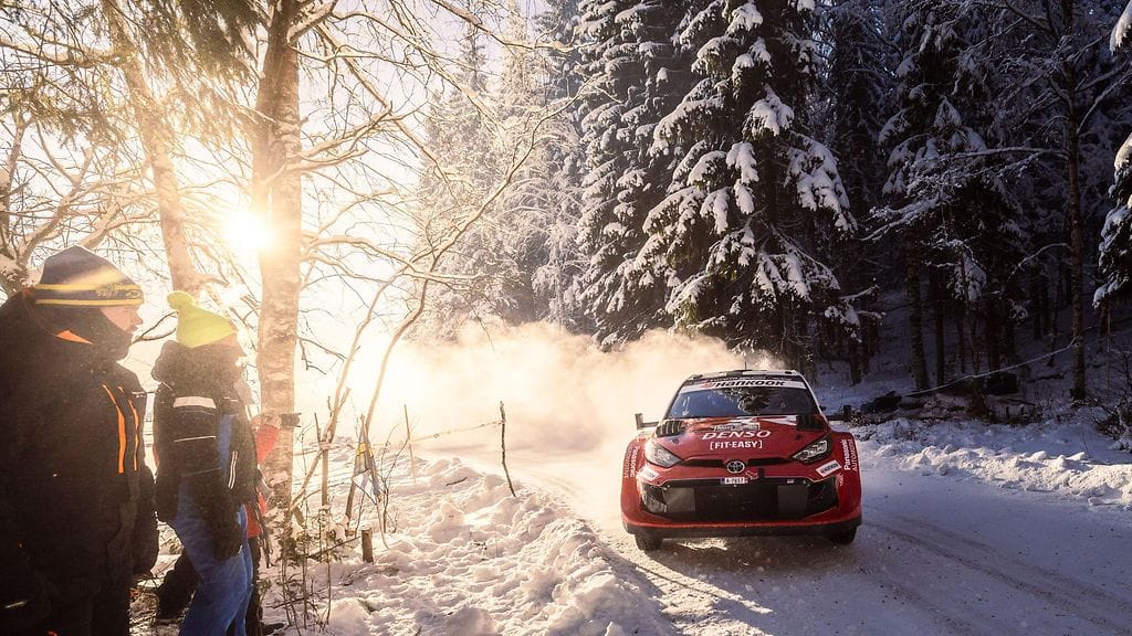 Sami Pajari on 11 erikoiskokeen jälkeen Ruotsin MM-rallissa kolmantena.