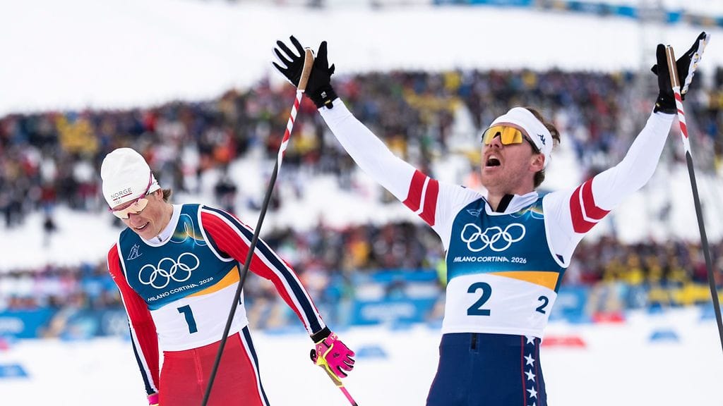 Johannes Hösflot Kläbo voitti kultaa ja Ben Ogden hopeaa miesten sprintissä.