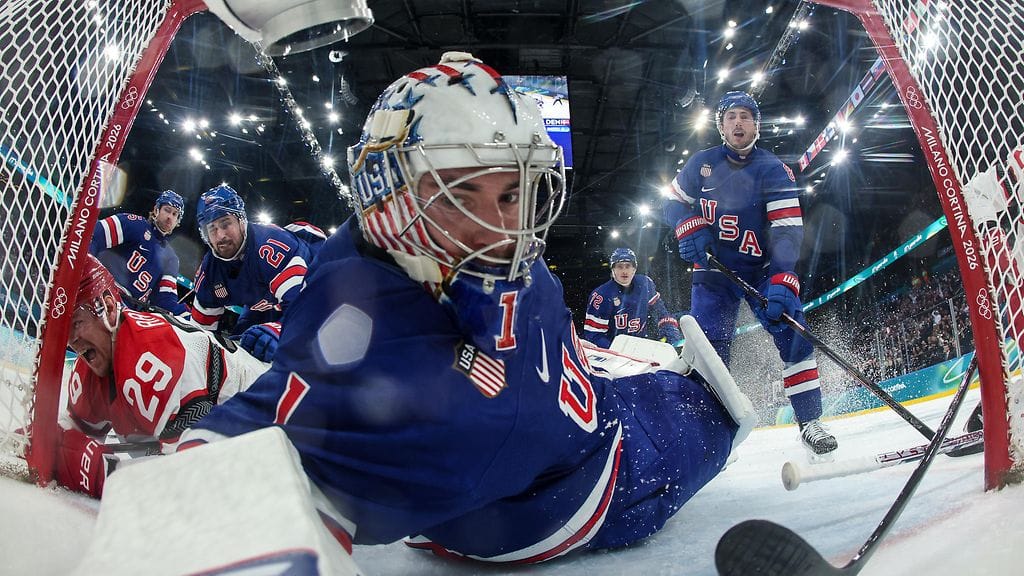 Jeremy Swayman hörppäsi.