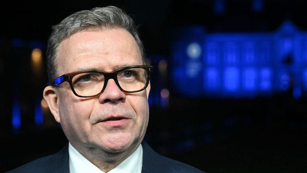 Pääministeri kommentoi Rydmanin vaatimusta MTV Uutisille Intiassa.