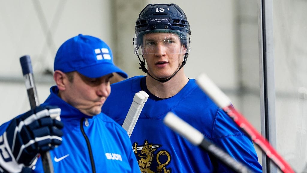 Anton Lundell oli norovirustartunnan vuoksi sivusta Leijonien viimeisestä alkusarjaottelusta Italiaa vastaan.