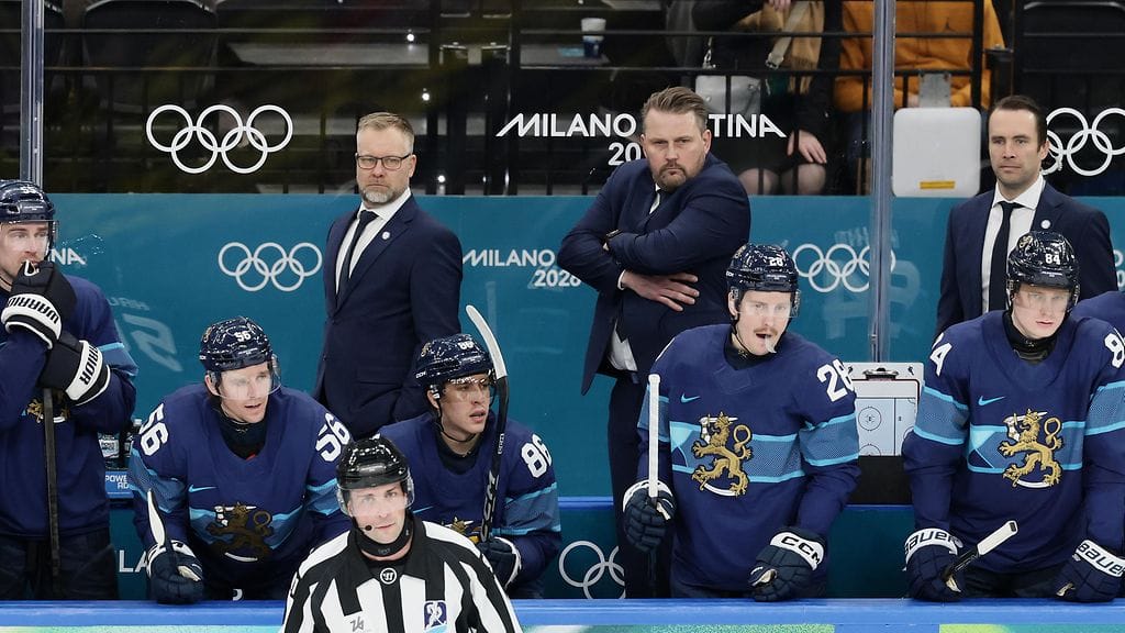Leijonien päävalmentaja Antti Pennanen saa kritiikkiä Pohjois-Amerikasta.