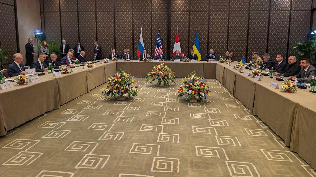 Kumpikaan osapuoli ei kommentoinut keskustelujen sisältöä tai sitä, päästiinkö neuvotteluissa johonkin sopimukseen, mutta molemmat ilmaisivat keskustelujen olleen hankalia.