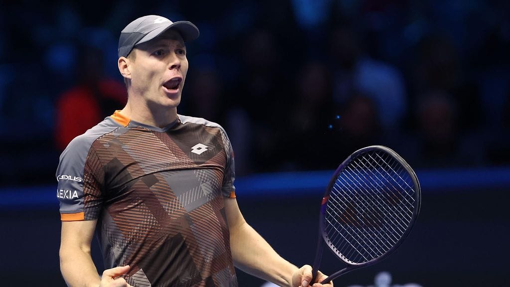 Harri Heliövaara pääsi tuulettamaan turnausvoittoa Dohassa yhdessä nelinpeliparinsa Henry Pattenin kanssa.