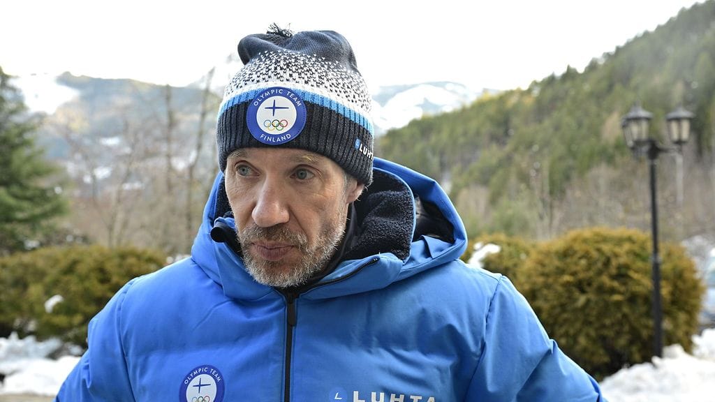 Teemu Pasanen ylistää Johannes Hösflot Kläboa. Muilla ei tule olemaan hänen mukaansa ensi vuonnakaan jakoja.