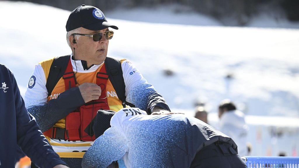 Reijo Jylhä ja Kerttu Niskanen kuvattuna naisten 50 kilometrin olympiakilpailun jälkeen.