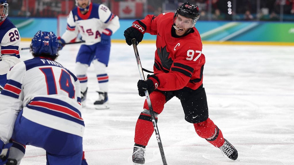 Connor McDavid oli jäällä USA:n molempien maalien aikaan. Finaalin jälkeen hänet valittiin turnauksen arvokkaimmaksi pelaajaksi.