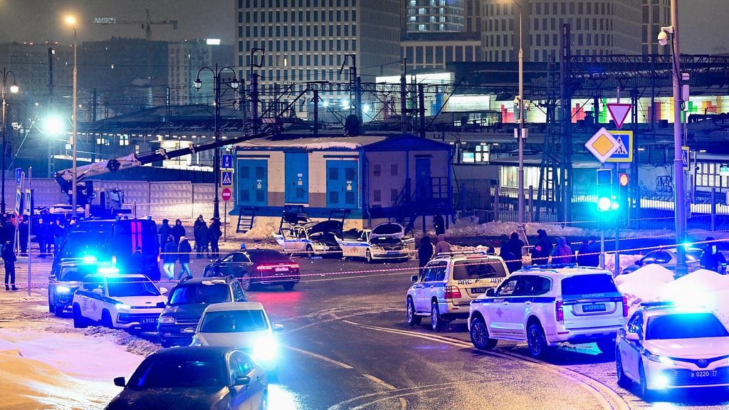 Turvallisuusjoukot suorittivat tutkimuksia räjähdyksen jälkeen Moskovassa.