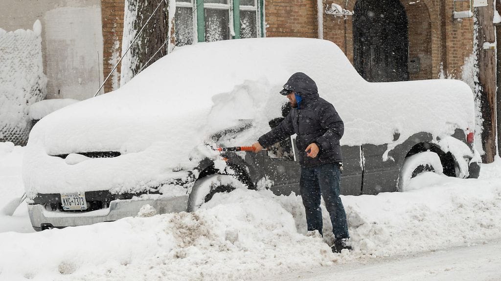 New Yorkissa on satanut valtavat määrät lunta.