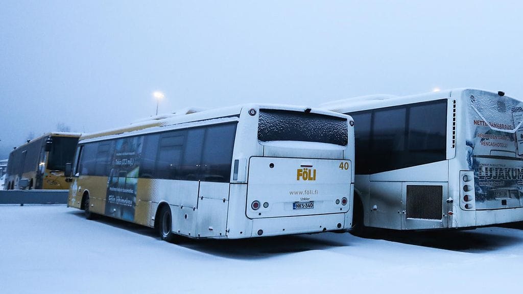 Arkistokuvaa Fölin busseista.