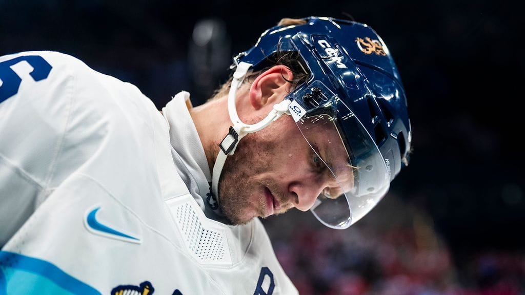 Mikko Rantanen on ainakin kaksi viikkoa sivussa tositoimista NHL:ssä.