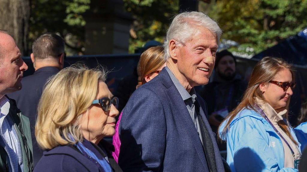 Viranomaiset eivät ole nostaneet Clintoneita vastaan syytteitä Epsteinin rikoksiin liittyen.