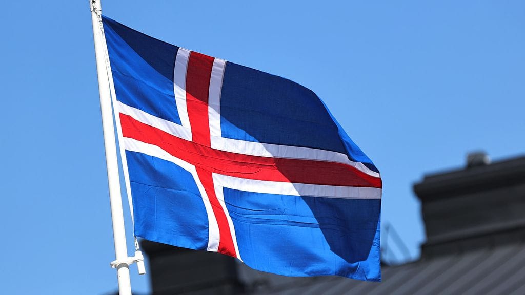 Ennen kansanäänestystä virallinen ehdotus EU-jäsenyysneuvottelujen aloittamisesta pitää hyväksyä parlamentissa, minkä jälkeen äänestys tulee järjestää yhdeksän kuukauden sisällä.