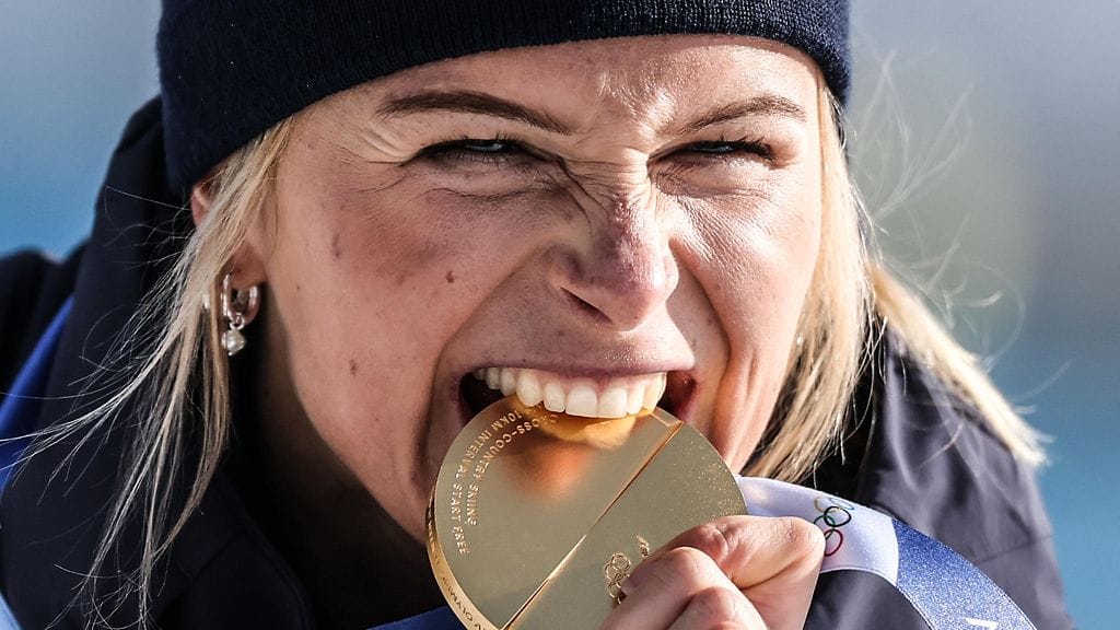 Frida Karlsson juhli kahta olympiavoittoa Milano-Cortinassa.
