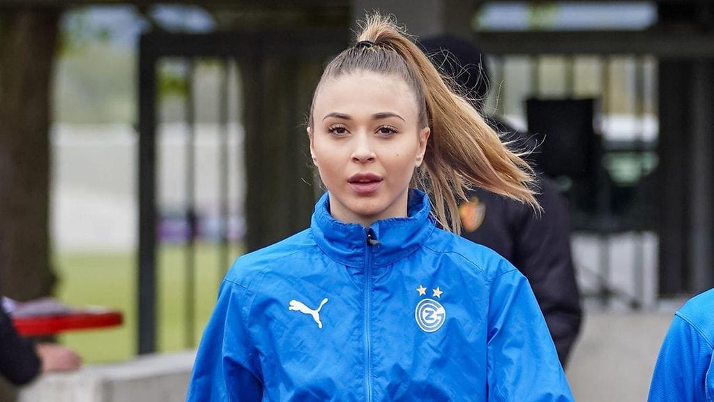 Aiemmin Altachia edustanut Eleni Rittmann paljasti Blickille, että häntä pyydettiin olemaan hiljaa tapahtuneesta.