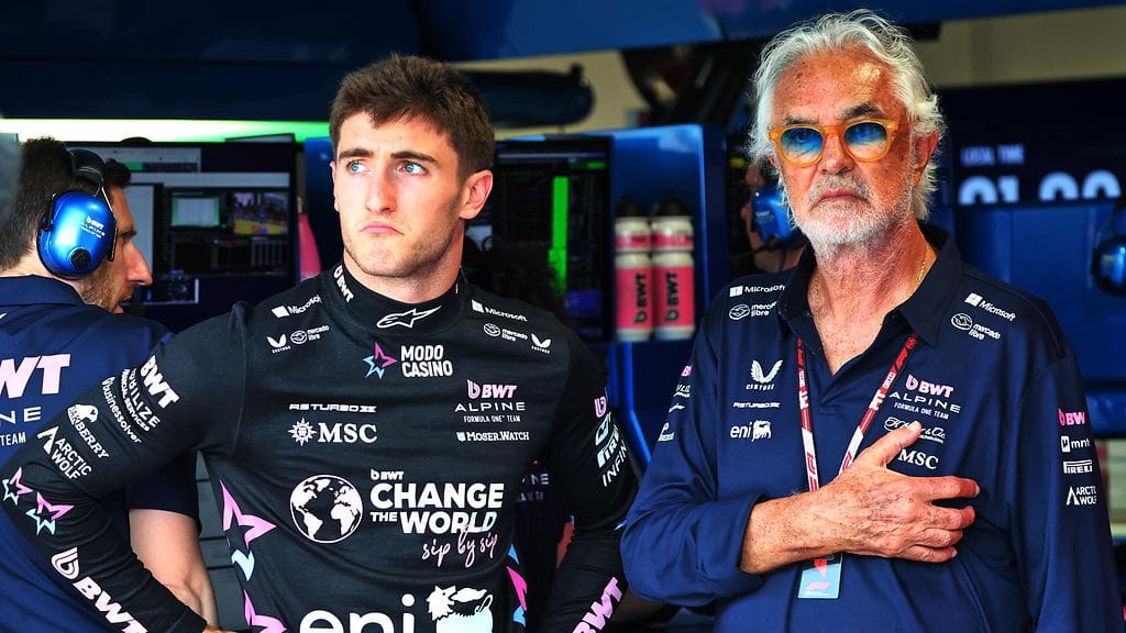 Jack Doohanin (vas.) ja Flavio Briatoren välit vaikuttivat jäisiltä kaudella 2025. Doohan sai potkut kuuden kisan jälkeen.