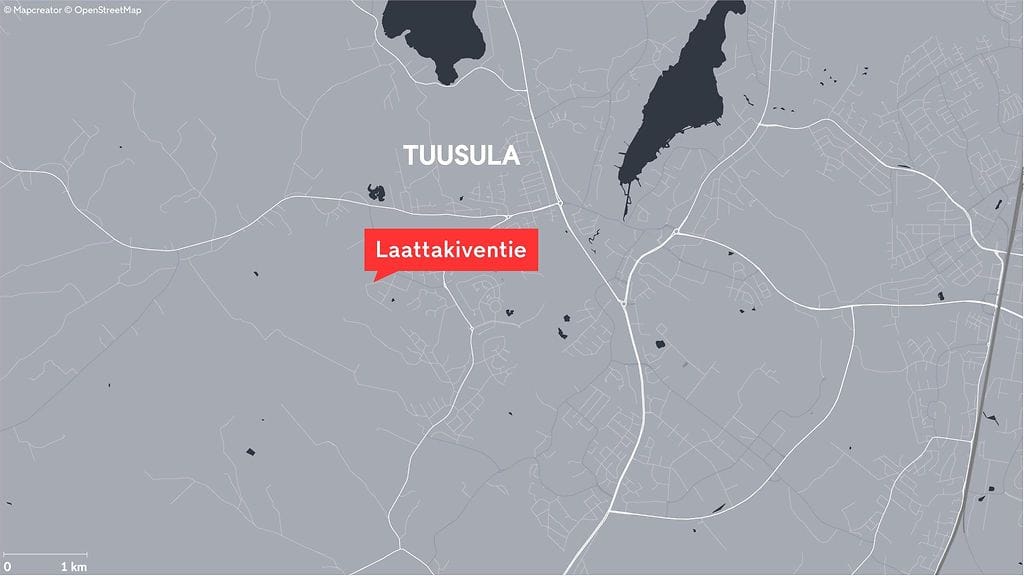 Teollisuushallin palo aiheuttaa savuhaittaa Ristikiven teollisuusalueen lähialueille.