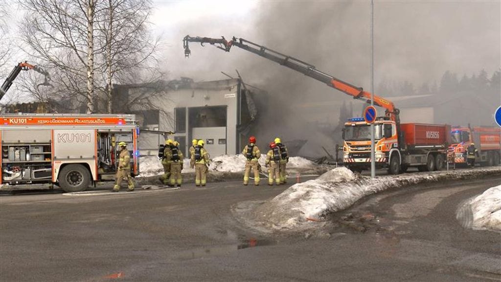 OMA: Tuusula, teollisuushallin tulipalo