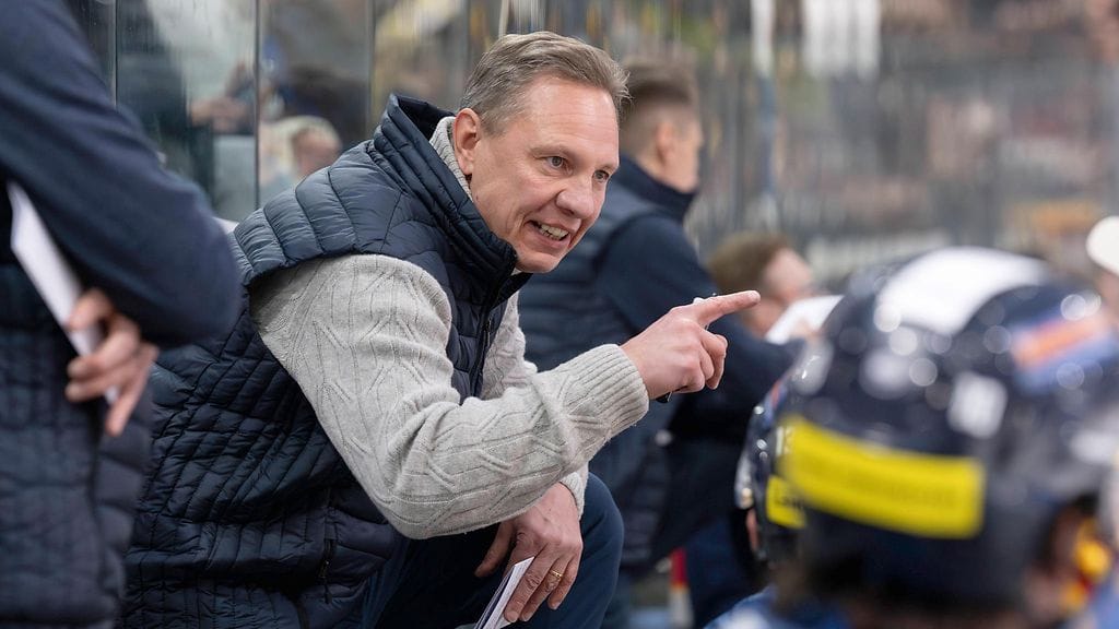 Jussi Tapola jatkaa HC Ambri-Piottan peräsimessä.