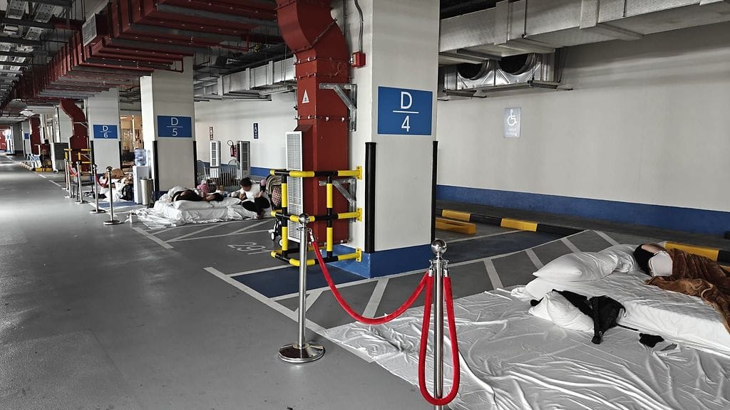 Suomalaisia Dubaissa. (1)