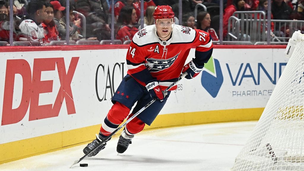 John Carlson, 36, siirtyy Washington Capitalsista Anaheim Ducksiin.