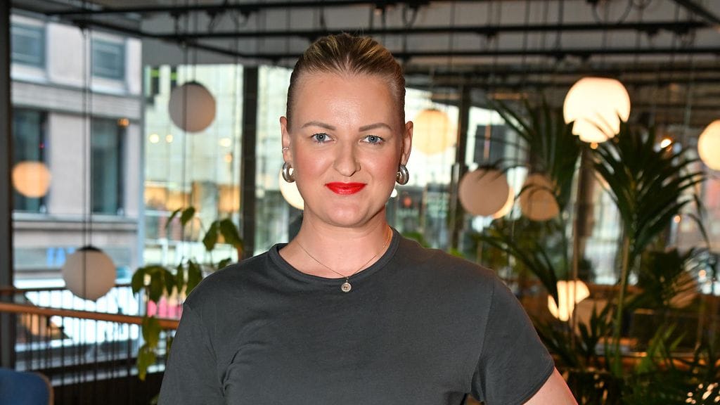 Jenni Poikelus odottaa vauvaa syntyväksi kesällä.