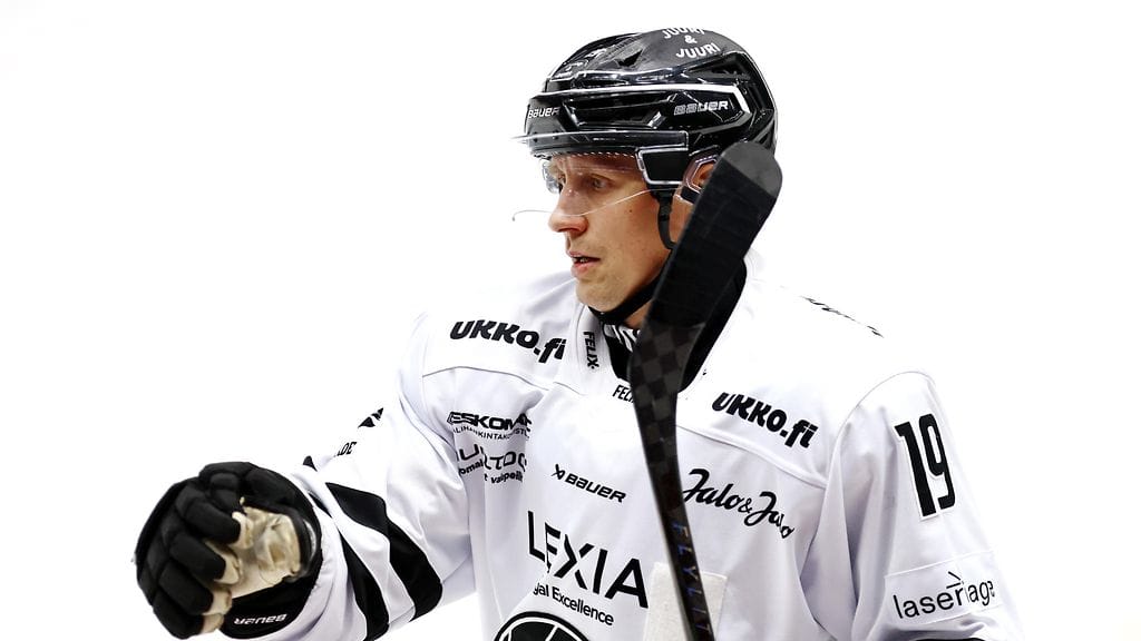 Veli-Matti Savinainen kertoi Instagramissa, miksi hän ei pelannut TPS:n Pride-teemapaidassa.