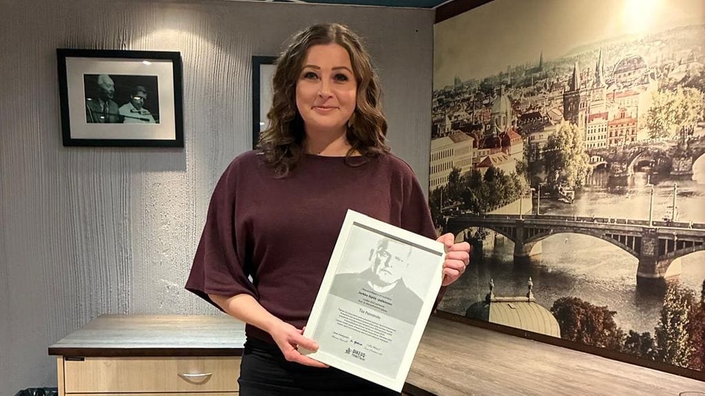 Oikeustoimittajat ry myönsi MTV uutisten rikostoimittaja Tiia Palménille vuoden 2025 Jarkko Sipilä-palkinnon