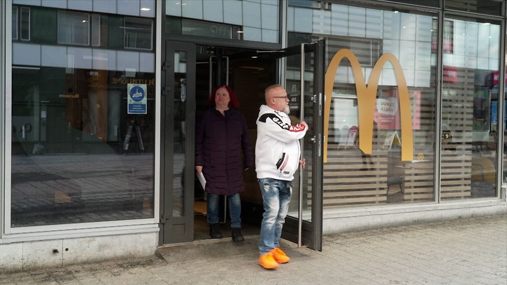 1303 McDonalds Asian ytimessä.doc: Mitä tapahtui Sinille?