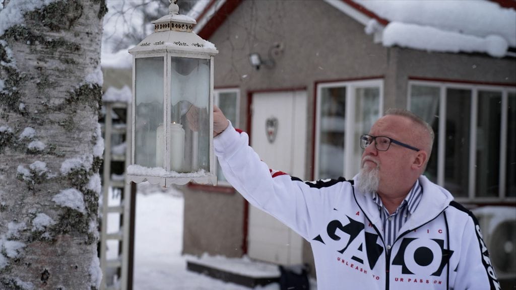 1303 Juha Peltola Asian ytimessä.doc: Mitä tapahtui Sinille?