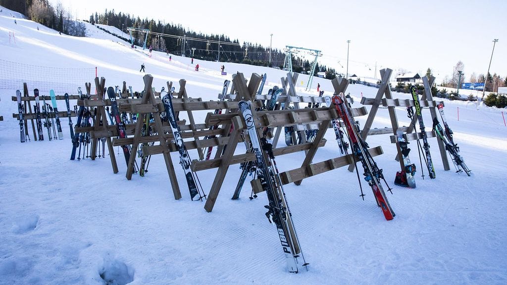 Keski-ikäinen mies on kuollut laskettelurinteessä Himoksella tänään.