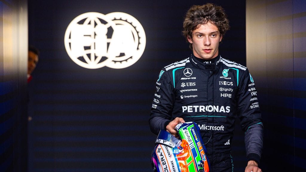 Kimi Antonelli ajoi Mercedeksen värit paalulle Kiinassa.