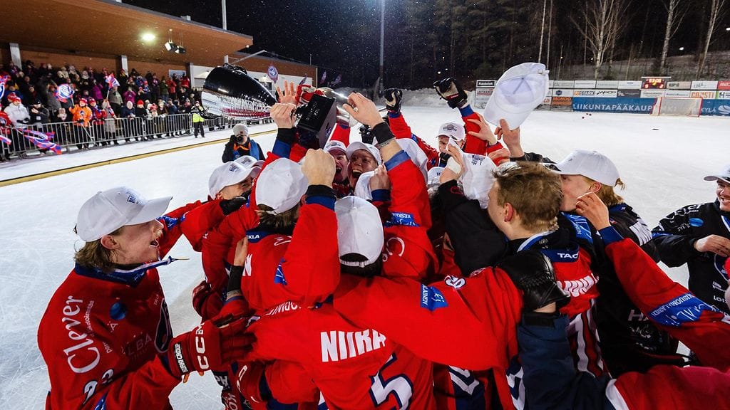 JPS on viime vuoden tapaan jääpallon Bandyliigan mestari.