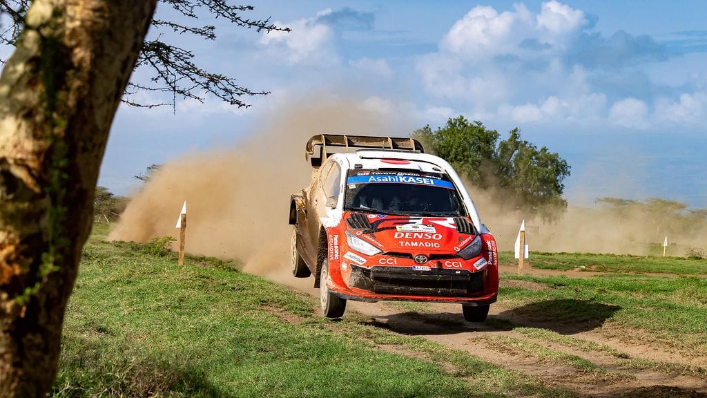 Takamoto Katsuta ajaa voitosta Kenian MM-rallissa.