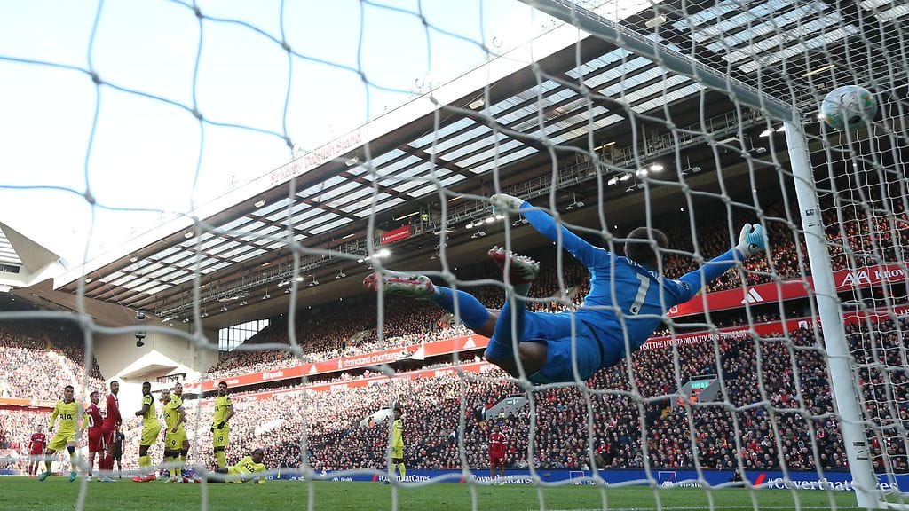 Dominik Szoboszlai laukoi vapaapotkusta Liverpoolin 1-0-osuman Tottenhamia vastaan.