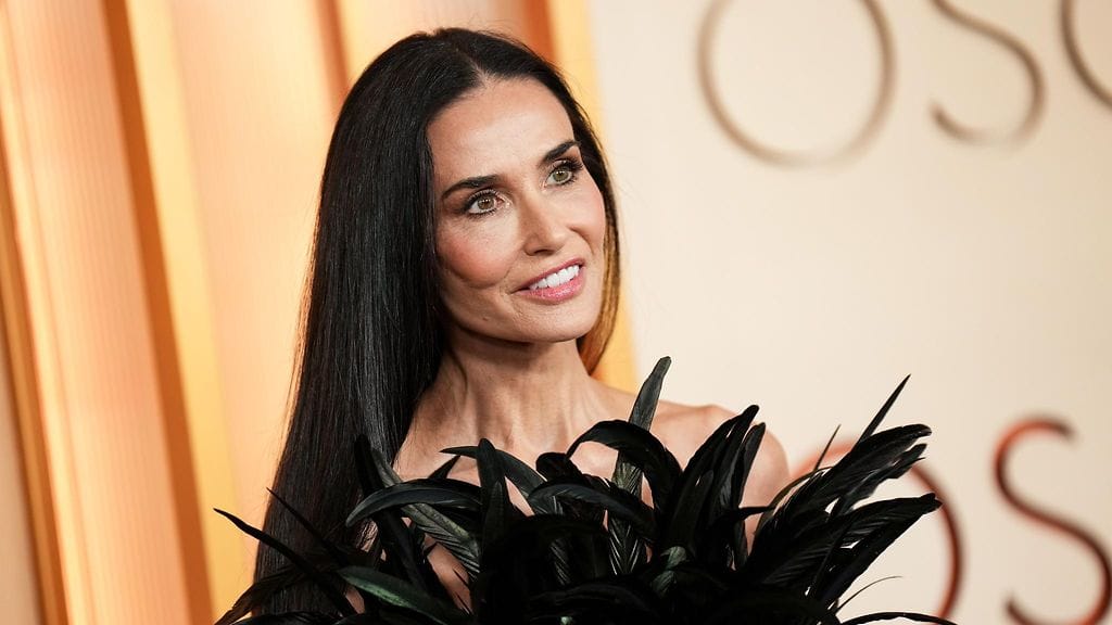 Demi Mooren Oscar-gaala asu käänsi katseita.