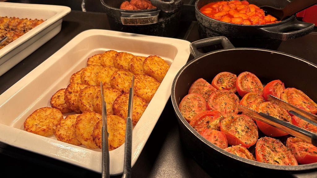 Scandic Grand Central aamupala hotelli röstiperuna