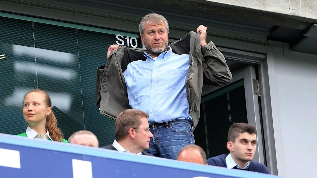 Sanktiot liittyvät Chelsean ex-omistaja Roman Abramovitshin aikaisiin tapahtumiin.