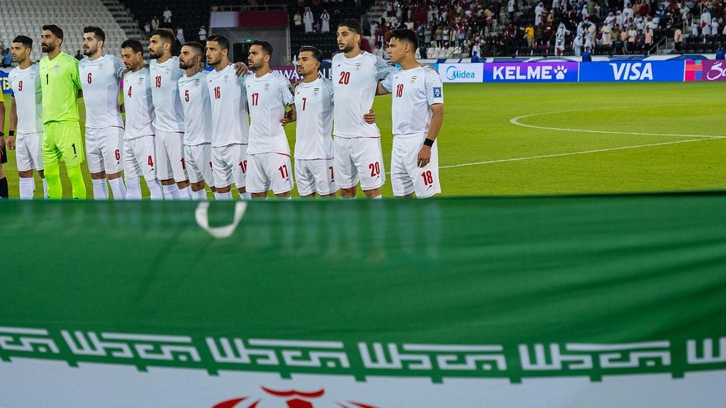 Iranin osallistuminen jalkapallon miesten MM-kisoihin on kuuma puheenaihe.