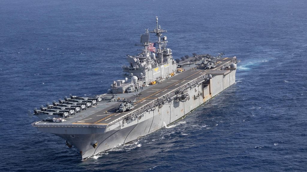 Lähes 260 metriä pitkä alus on käytännössä "pieni" lentotukialus, jota voidaan käyttää mereltä maalle suuntautuvien operaatioiden ja maihinnousuoperaatioiden alustana.