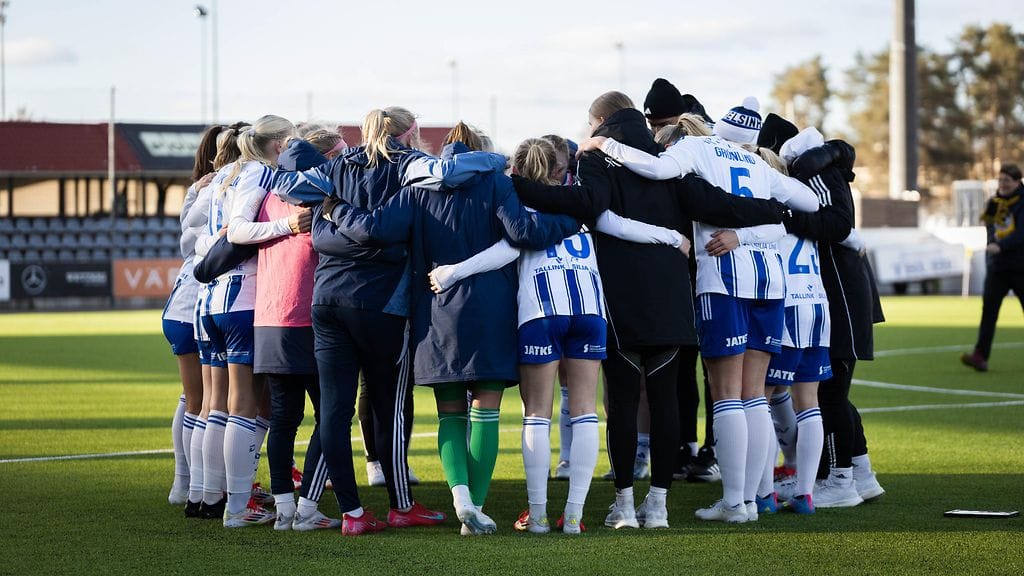 HJK juhli viime kaudella mestaruutta Kansallisessa Liigassa, liigacupissa sekä Suomen Cupissa. Triplamestaruus oli ensimmäinen kerta suomalaisen jalkapallon historiassa.