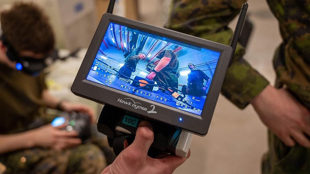 Maasotakoulu, droonit