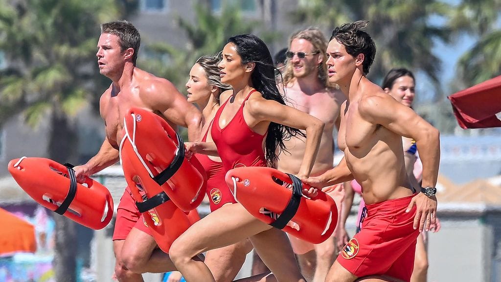 Shay Mitchell, Noah Beck, Hassie Harrison ja Stephen Amell nähdään Baywatch-sarjassa.