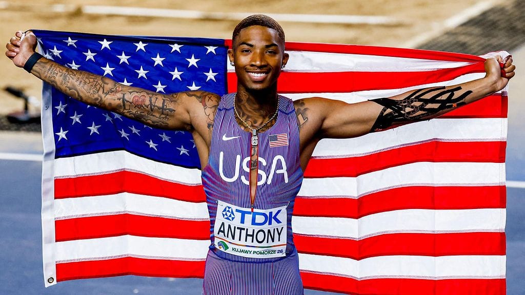 Jordan Anthonyn vasen käsivarsi oli teipattuna verihyytymän jäljiltä.