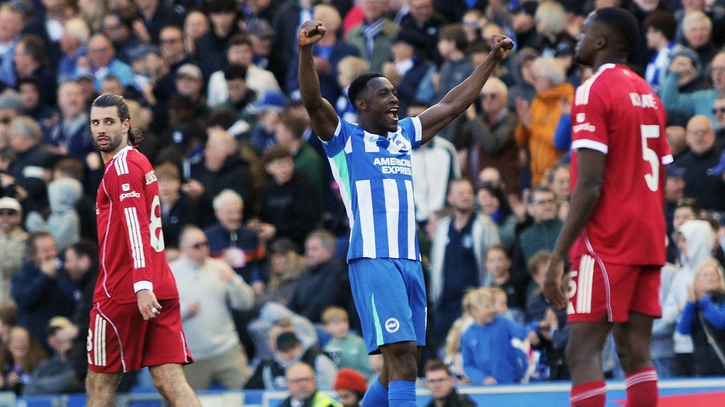 Brighton voitti Liverpoolin Danny Welbeckin osuttua kahdesti.