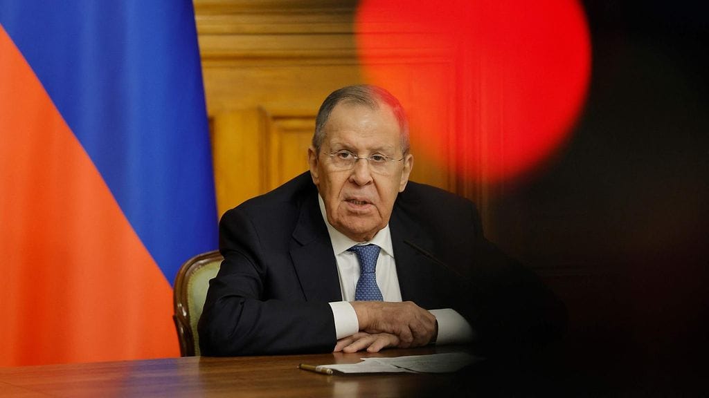 Lehtitietojen mukaan Unkarin ulkoministeri on ollut usein puhelinyhteydessä Venäjän ulkoministeri Sergei Lavroviin jopa EU-maiden ministerikokousten tauoilla.